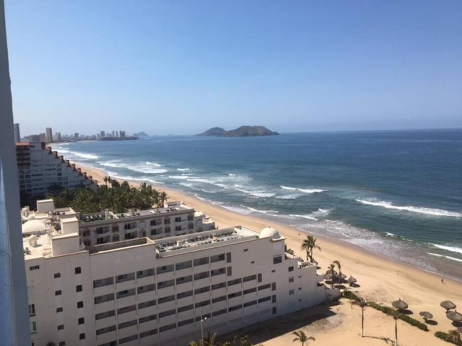 Beautiful 3 Bedroom, Fully Furnished, On The Beach Mazatlán Eksteriør bilde