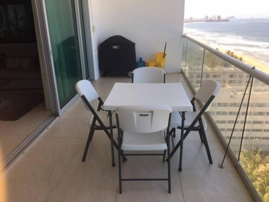 Beautiful 3 Bedroom, Fully Furnished, On The Beach Mazatlán Eksteriør bilde
